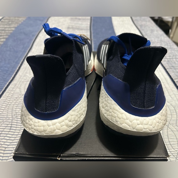 UltraBoost 22 - Picture 5 of 10